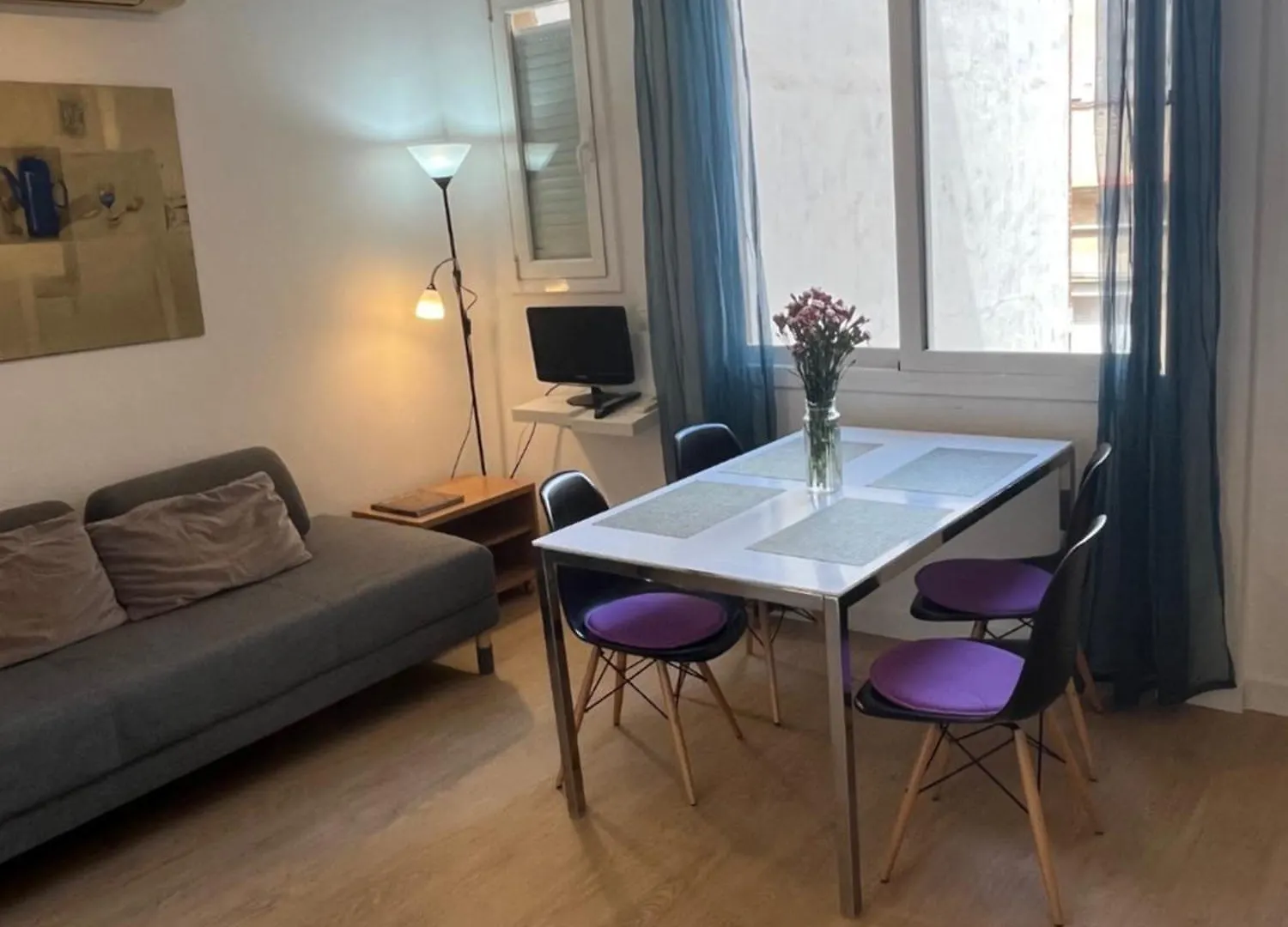 2 Bedrooms By Sants Market contacts